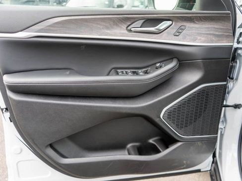 New 2026 Jeep Grand Cherokee L Limited image 14