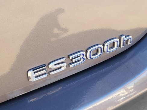 Used 2020 Lexus ES 300h w/ Premium Package image 13