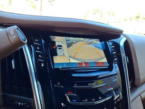 Used 2017 Cadillac Escalade Platinum AWD/4WD image 16