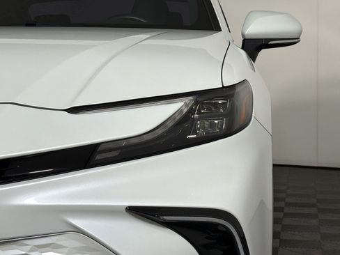 Used 2025 Toyota Camry XSE FWD image 9