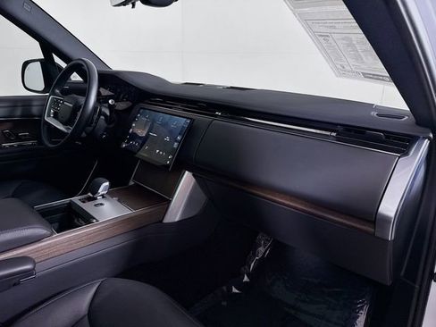 Certified 2025 Land Rover Range Rover SE AWD/4WD image 31