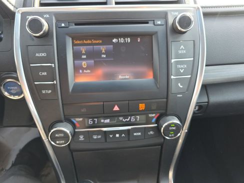 Used 2016 Toyota Camry LE image 14