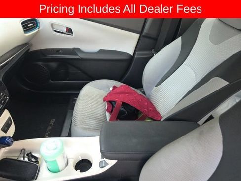 Used 2016 Toyota Prius Four FWD image 2