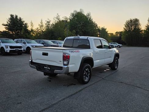 Used 2022 Toyota Tacoma TRD Off-Road AWD/4WD image 8