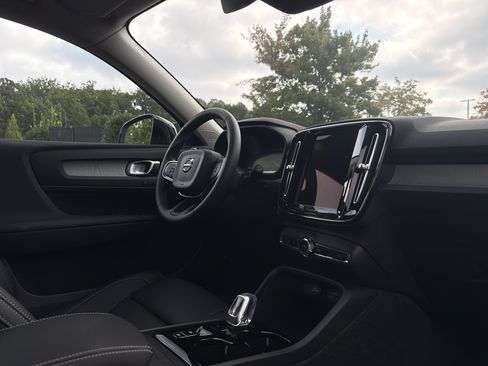 Used 2026 Volvo XC40 B5 Ultra w/ Protection Package Premier AWD/4WD image 6