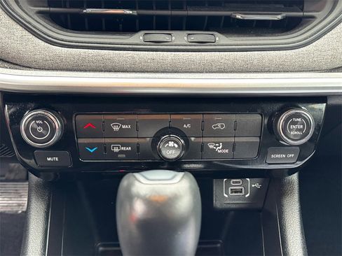 Certified 2022 Jeep Compass Latitude image 23