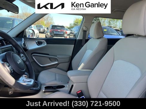 Certified 2024 Kia Soul LX image 11