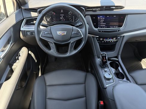 Certified 2023 Cadillac XT5 Luxury w/ LPO, Floor Liner Package AWD/4WD image 14