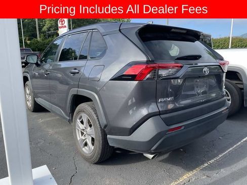 Used 2025 Toyota RAV4 XLE AWD/4WD image 4