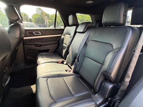 Used 2016 Ford Explorer XLT w/ Equipment Group 202A AWD/4WD image 12