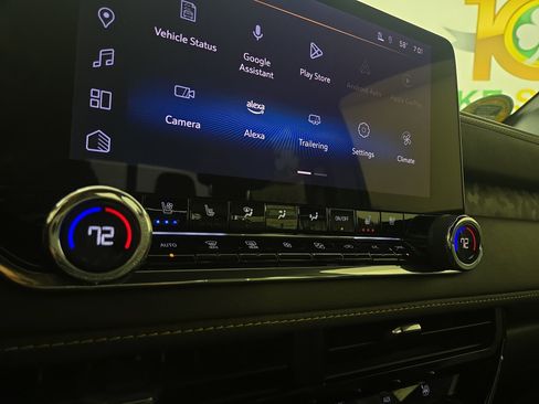 Certified 2025 Chevrolet Colorado ZR2 w/ Technology Package image 27