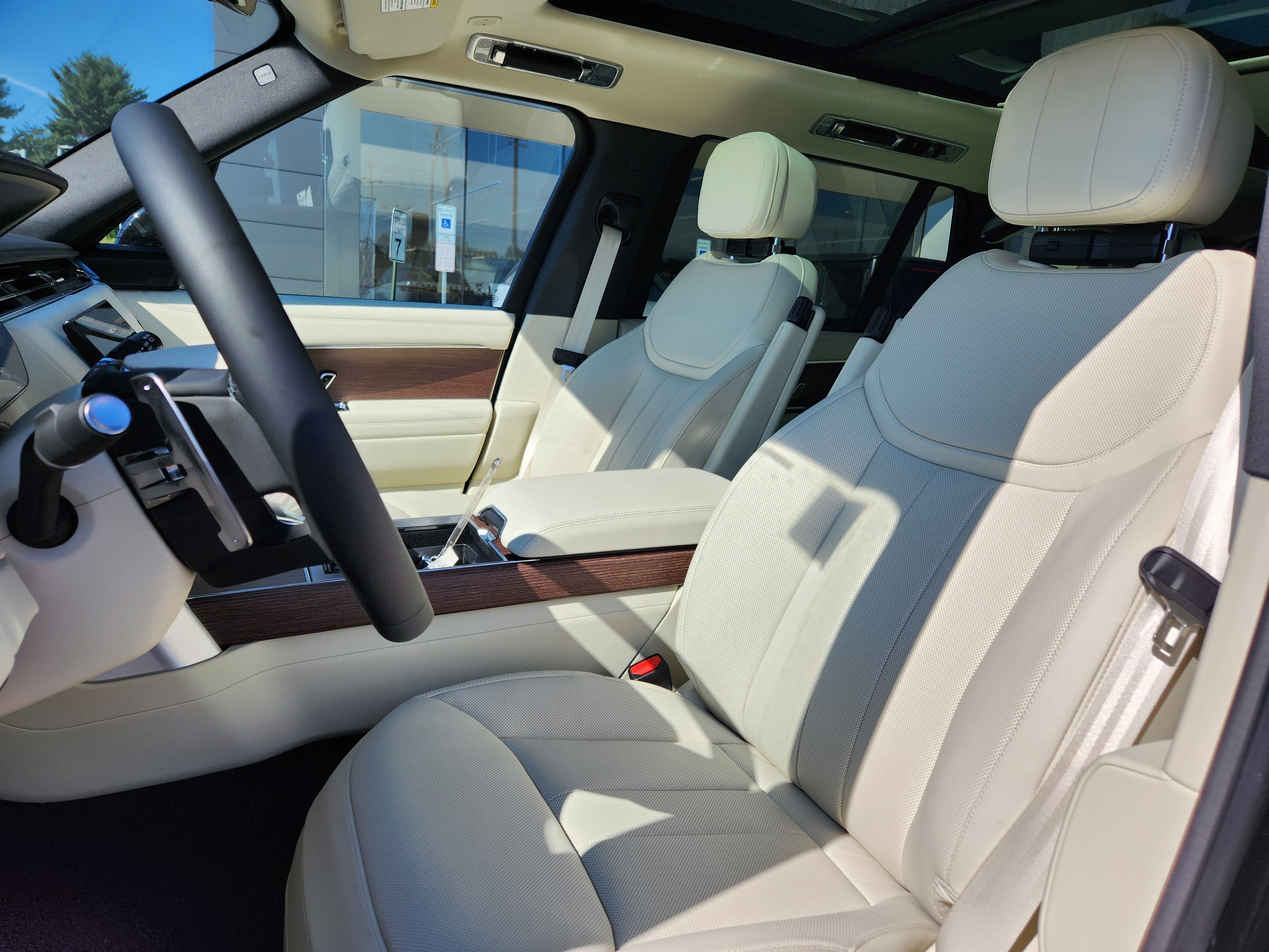 New 2027 Land Rover Range Rover Long Wheelbase SE AWD/4WD image 8