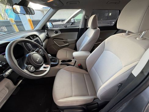 Used 2025 Kia Soul LX w/ Option Group 015 image 27