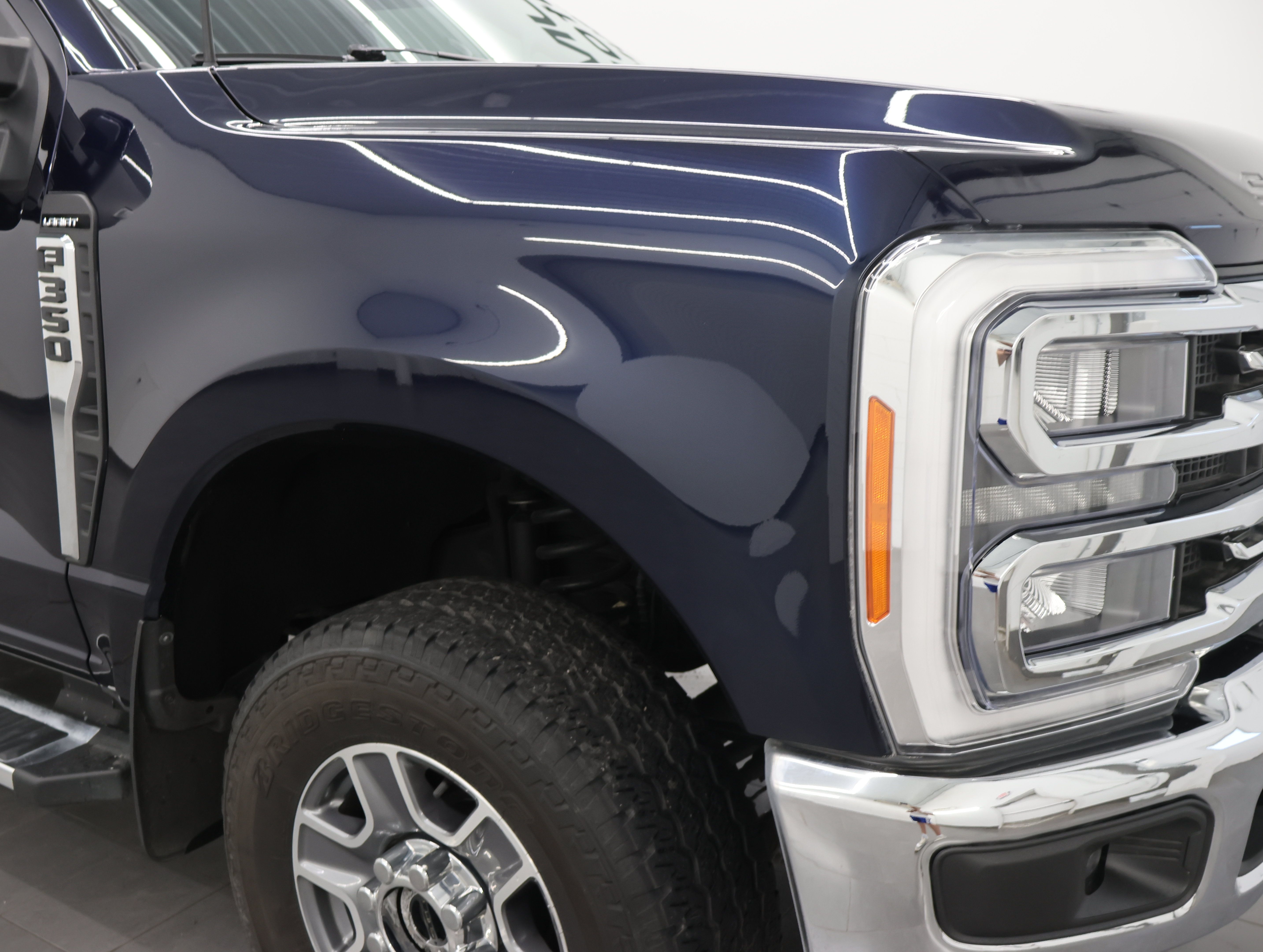 Used 2023 Ford F350 Lariat w/ FX4 Off-Road Package AWD/4WD image 26