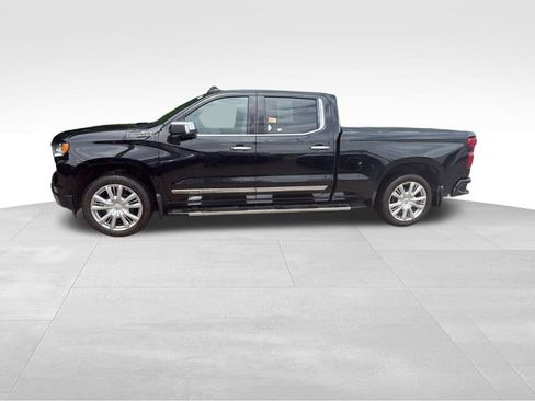 Used 2022 Chevrolet Silverado 1500 High Country w/ High Country Premium Package AWD/4WD image 6