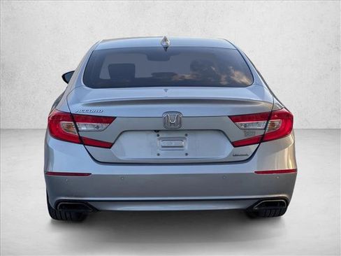 Used 2018 Honda Accord Touring image 4