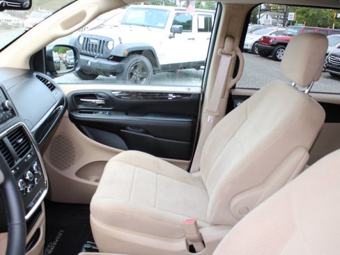 Used 2013 Dodge Grand Caravan SE FWD image 14