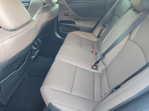 Used 2025 Lexus ES 300h w/ Premium Package FWD image 19