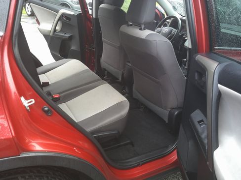 Used 2015 Toyota RAV4 LE AWD/4WD image 12