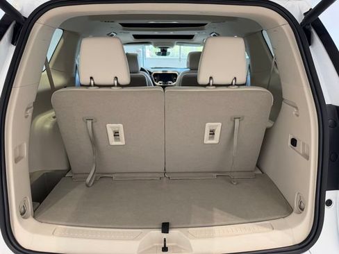 Used 2023 GMC Acadia Denali w/ Denali Ultimate Package AWD/4WD image 8
