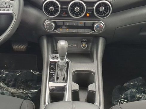 Used 2025 Nissan Sentra SV image 17