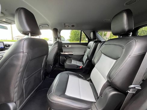 Used 2022 Ford Explorer XLT w/ Equipment Group 202A RWD image 22