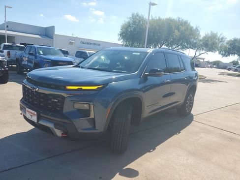 New 2026 Chevrolet Traverse Z71 w/ Enhanced Driving Package AWD/4WD image 3