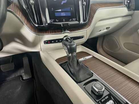 Used 2021 Volvo XC60 T5 Momentum w/ Climate Package FWD image 24