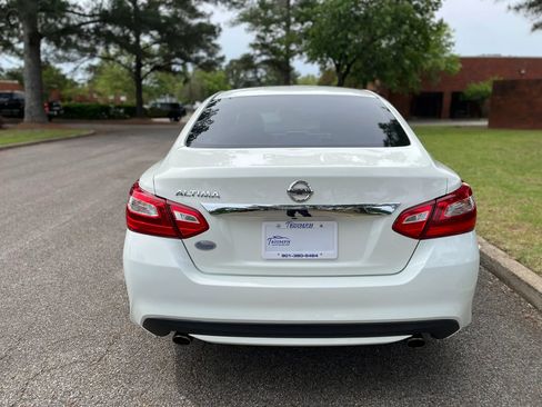 Used 2017 Nissan Altima 2.5 S w/ Power Driver Seat Package FWD image 3