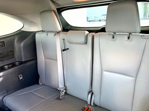 Used 2020 Toyota Highlander XLE FWD image 16