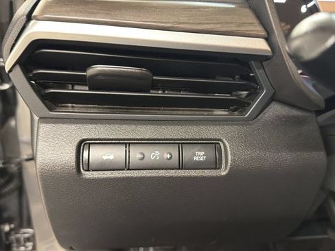Used 2025 Nissan Altima 2.5 SV FWD image 21