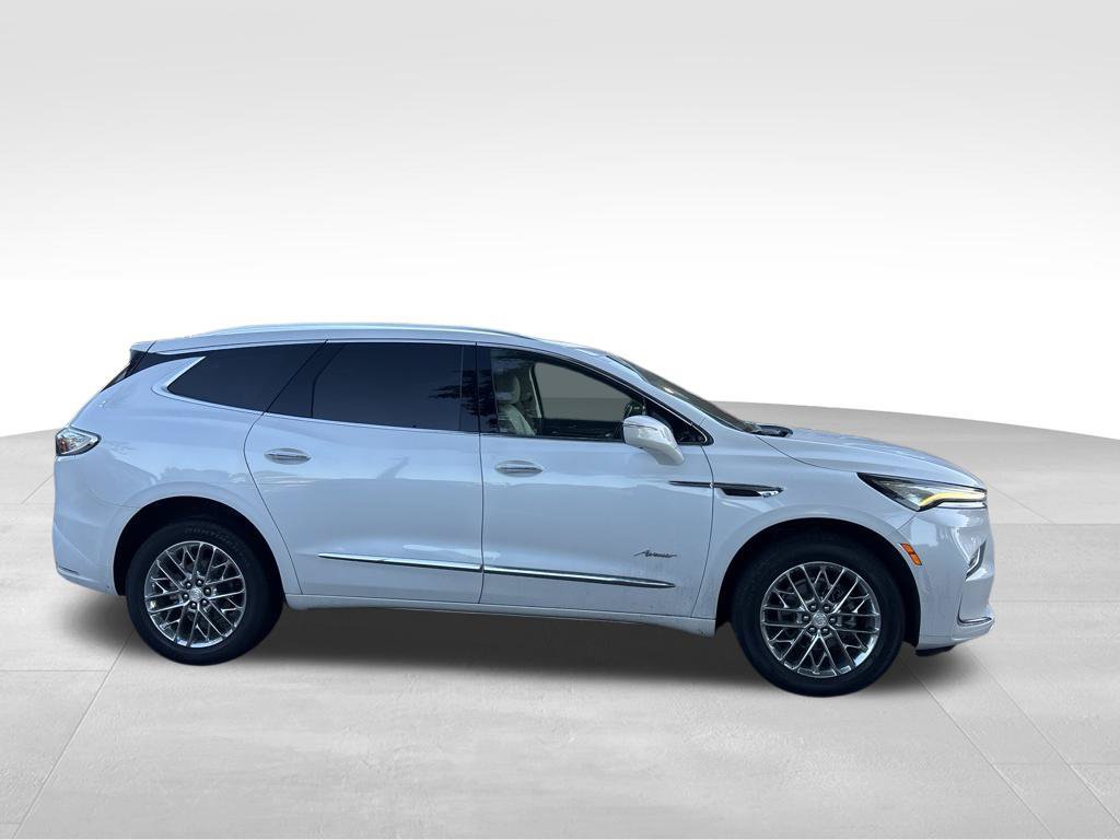 Used 2023 Buick Enclave Avenir w/ Avenir Technology Package FWD image 4