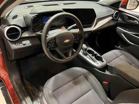 Used 2024 Chevrolet Trax LS w/ LS Convenience Package FWD image 11