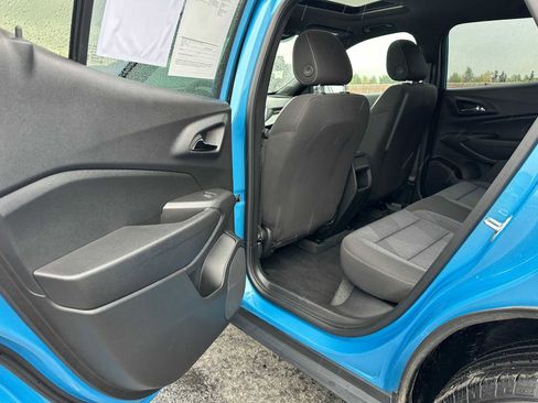 Certified 2025 Chevrolet Trax RS w/ Sunroof Package image 16