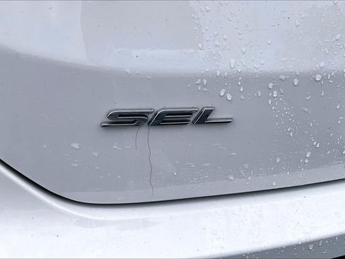 Used 2024 Ford Edge SEL w/ Convenience Package AWD/4WD image 6