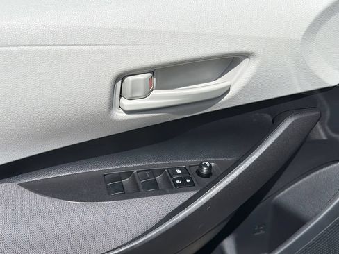 Used 2025 Toyota Corolla LE FWD image 17