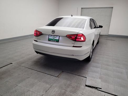 Used 2016 Volkswagen Passat 1.8T S image 7