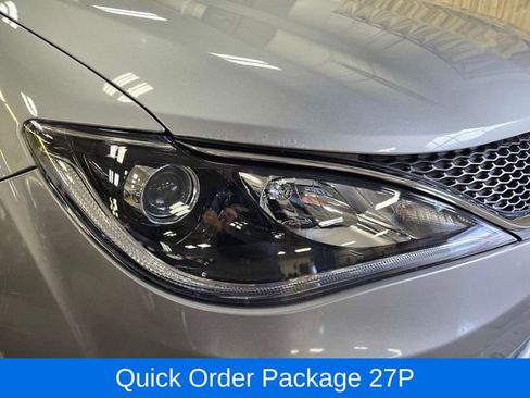 Used 2020 Chrysler Pacifica Limited image 5