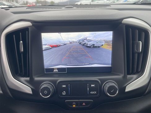 Used 2023 GMC Terrain SLT image 23