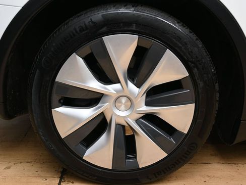 Used 2021 Tesla Model Y Long Range AWD/4WD image 12