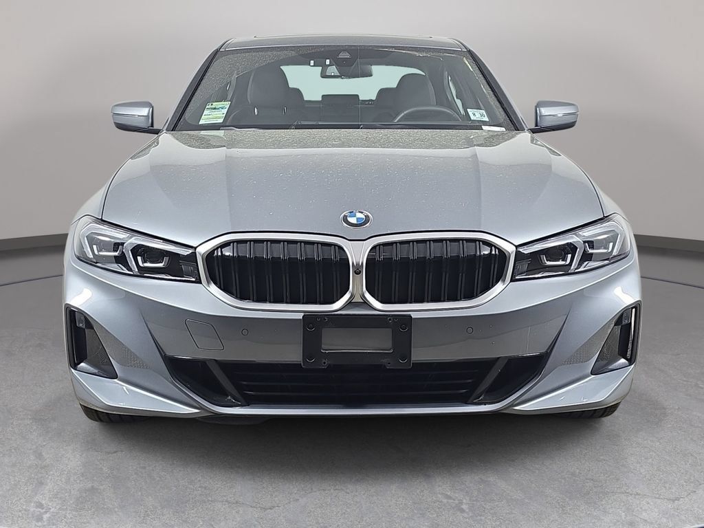 Used 2025 BMW 330i xDrive Sedan w/ Convenience Package AWD/4WD image 3