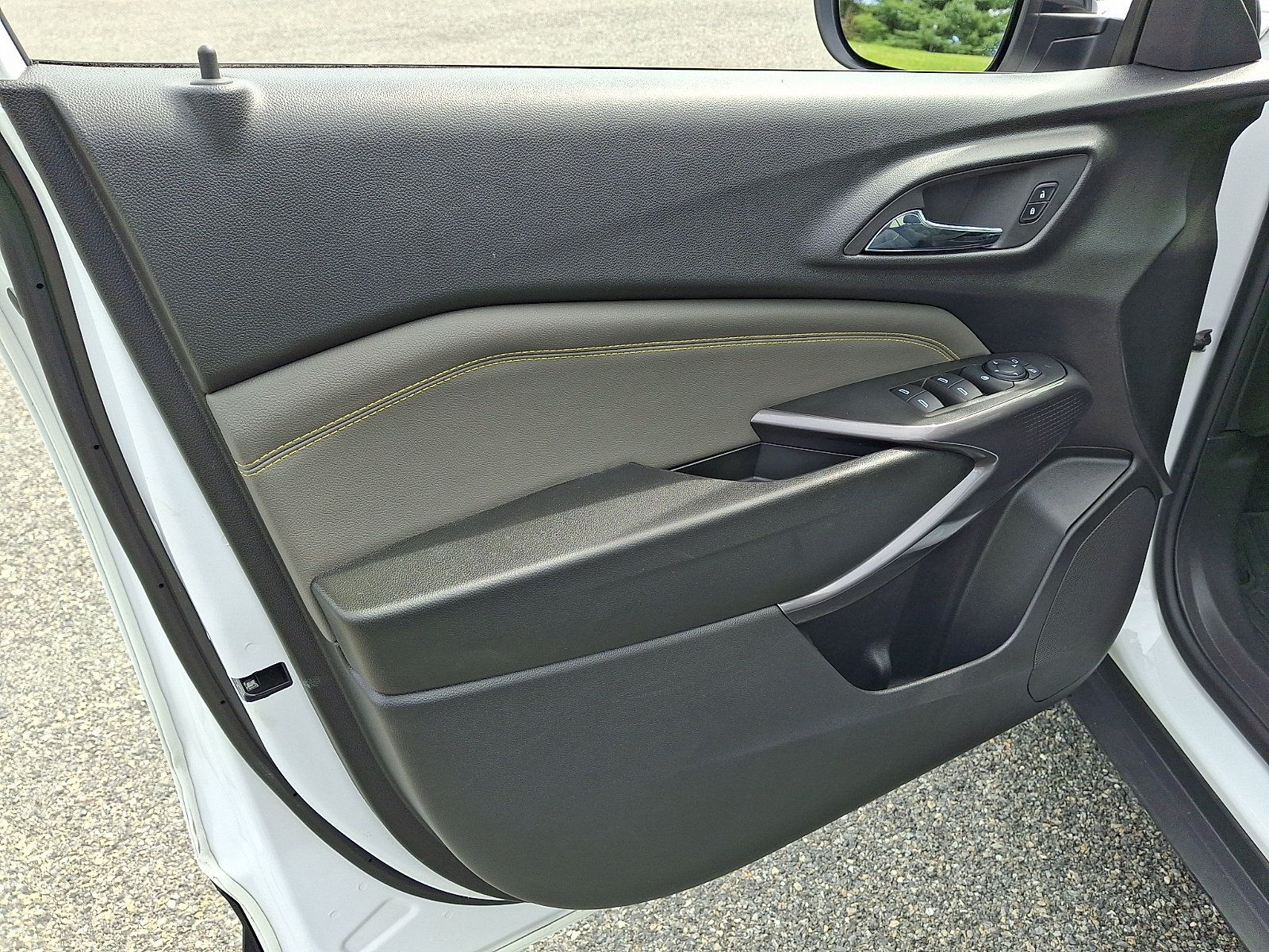 Used 2024 Chevrolet Trax ACTIV w/ Sunroof Package FWD image 13