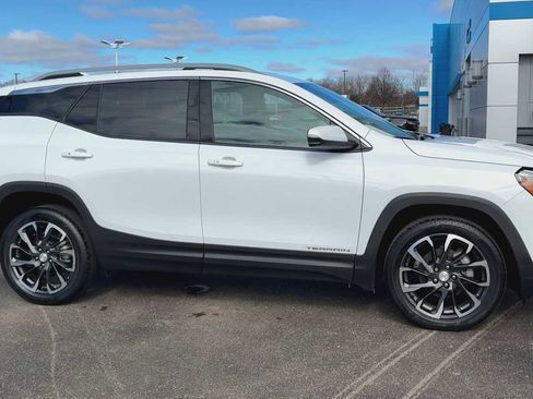 Used 2024 GMC Terrain SLT w/ LPO, Floor Liner Package image 9