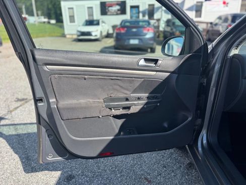 Used 2007 Volkswagen Rabbit 4-Door image 9
