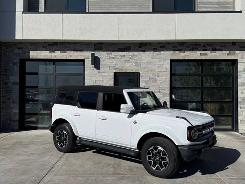 Used 2023 Ford Bronco Outer Banks AWD/4WD image 1