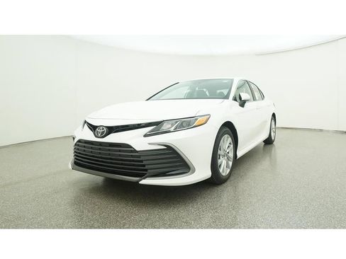 Used 2023 Toyota Camry LE image 33