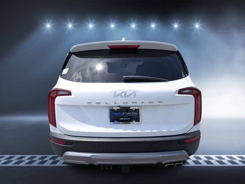 Used 2022 Kia Telluride SX w/ Towing Package FWD image 4
