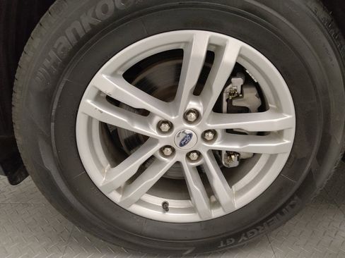 Used 2024 Ford Explorer XLT w/ Equipment Group 202A image 31