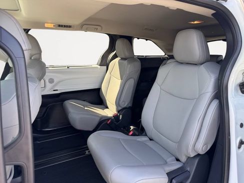 Certified 2026 Toyota Sienna XLE FWD image 11