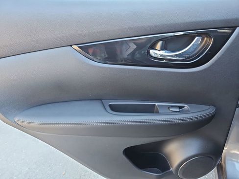 Used 2021 Nissan Rogue Sport SV w/ Technology Package image 28